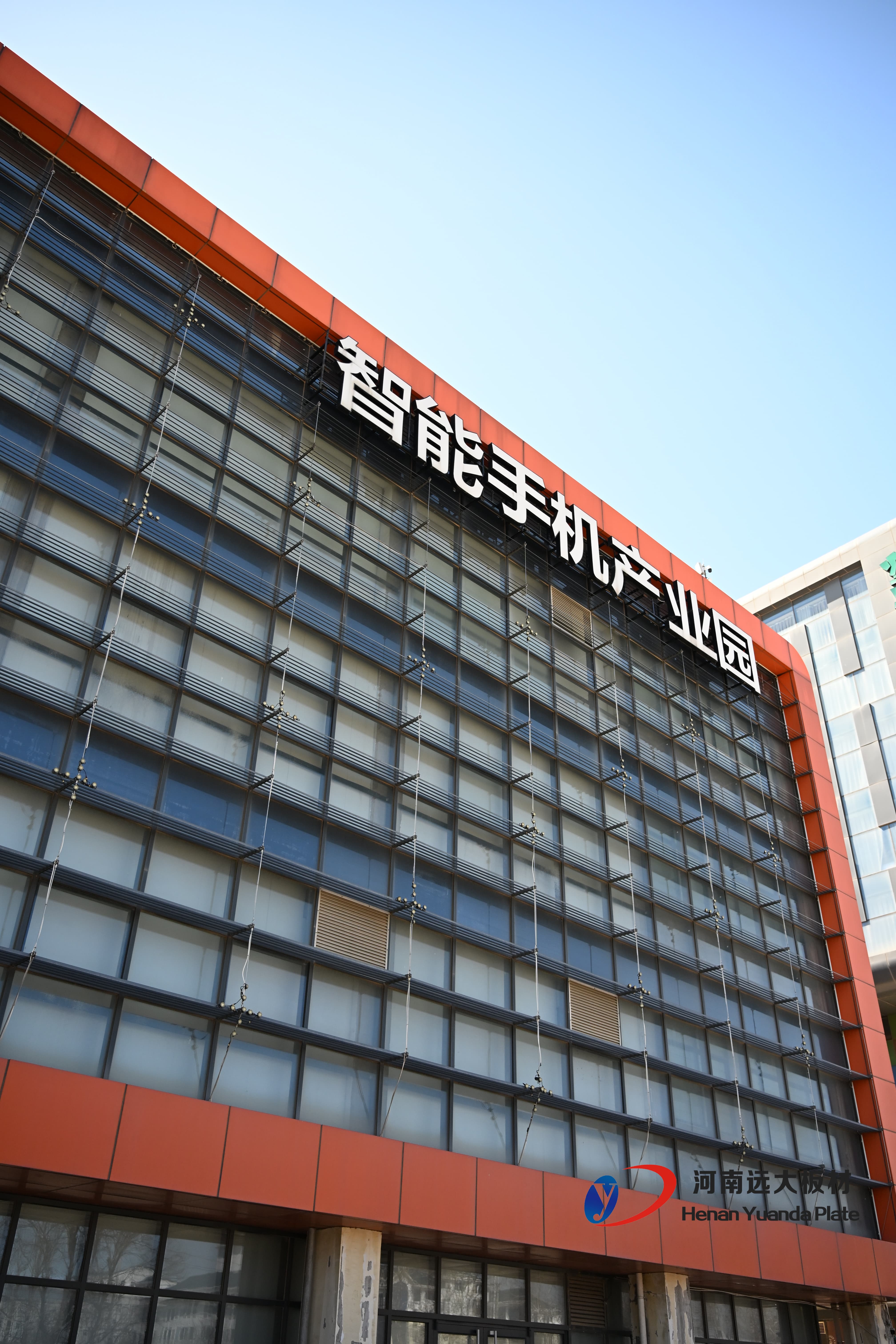 聚氨酯封邊巖棉板智能手機(jī)產(chǎn)業(yè)園項(xiàng)目(圖3)